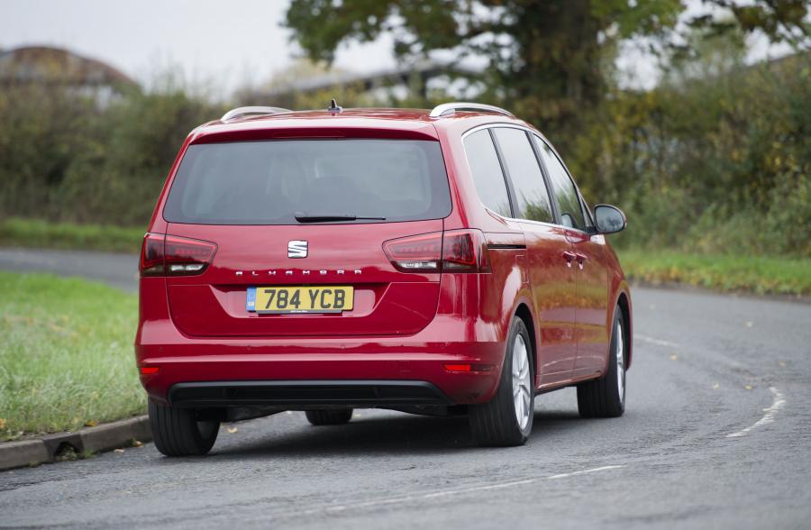  Seat Alhambra 2015 года  (UK) (фото 7 из 30)